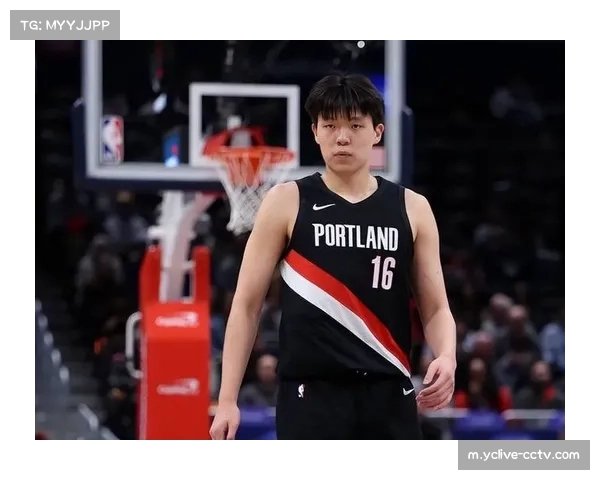 开拓者亨德森替补砍下二十八分 年轻球员展现冲击力与潜力